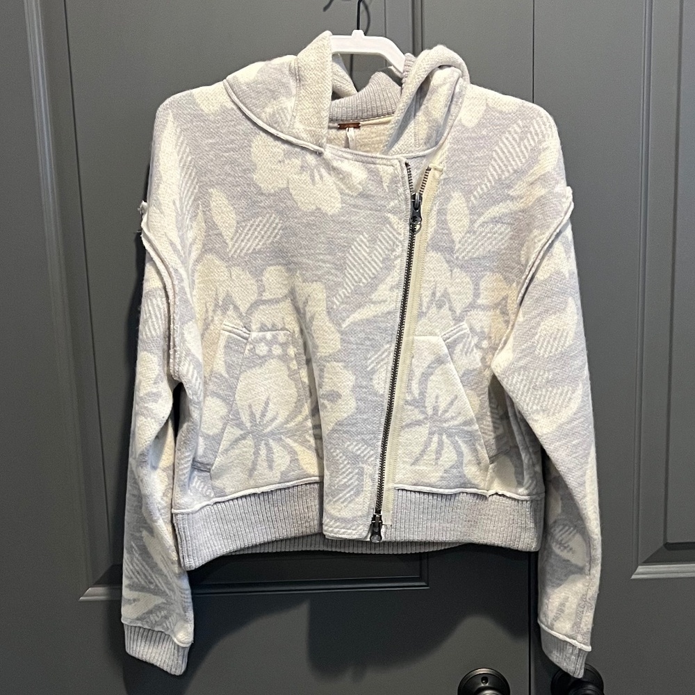 NWOT Free People Georgia Gray Floral Sweater Jacket-Size Small